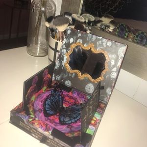 Alice through the looking glass palette